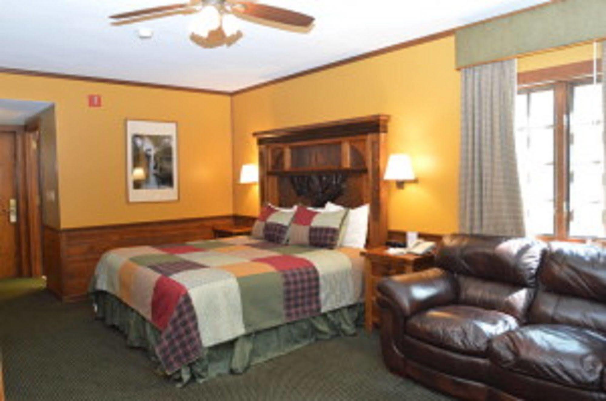 Starved Rock Lodge & Conference Center Utica Екстериор снимка