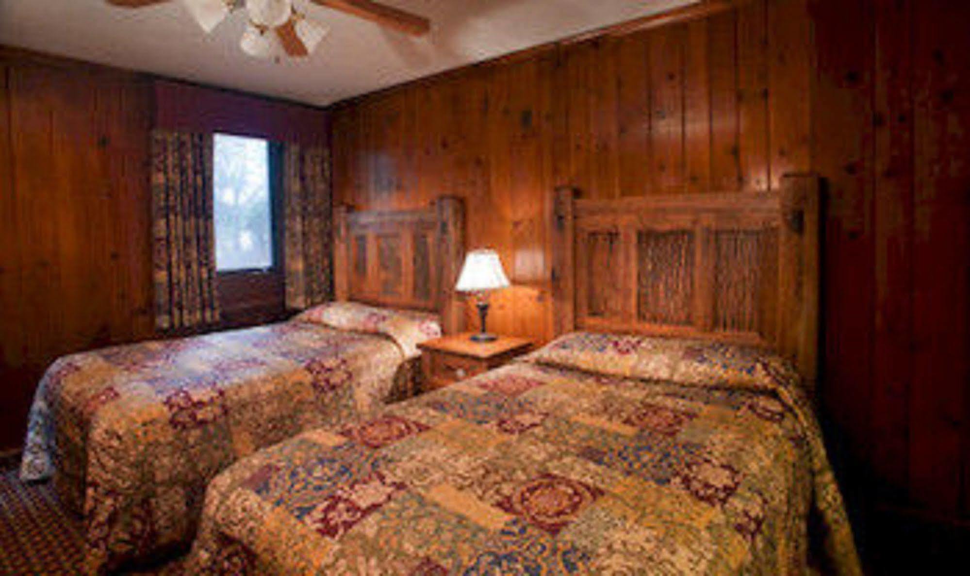 Starved Rock Lodge & Conference Center Utica Екстериор снимка