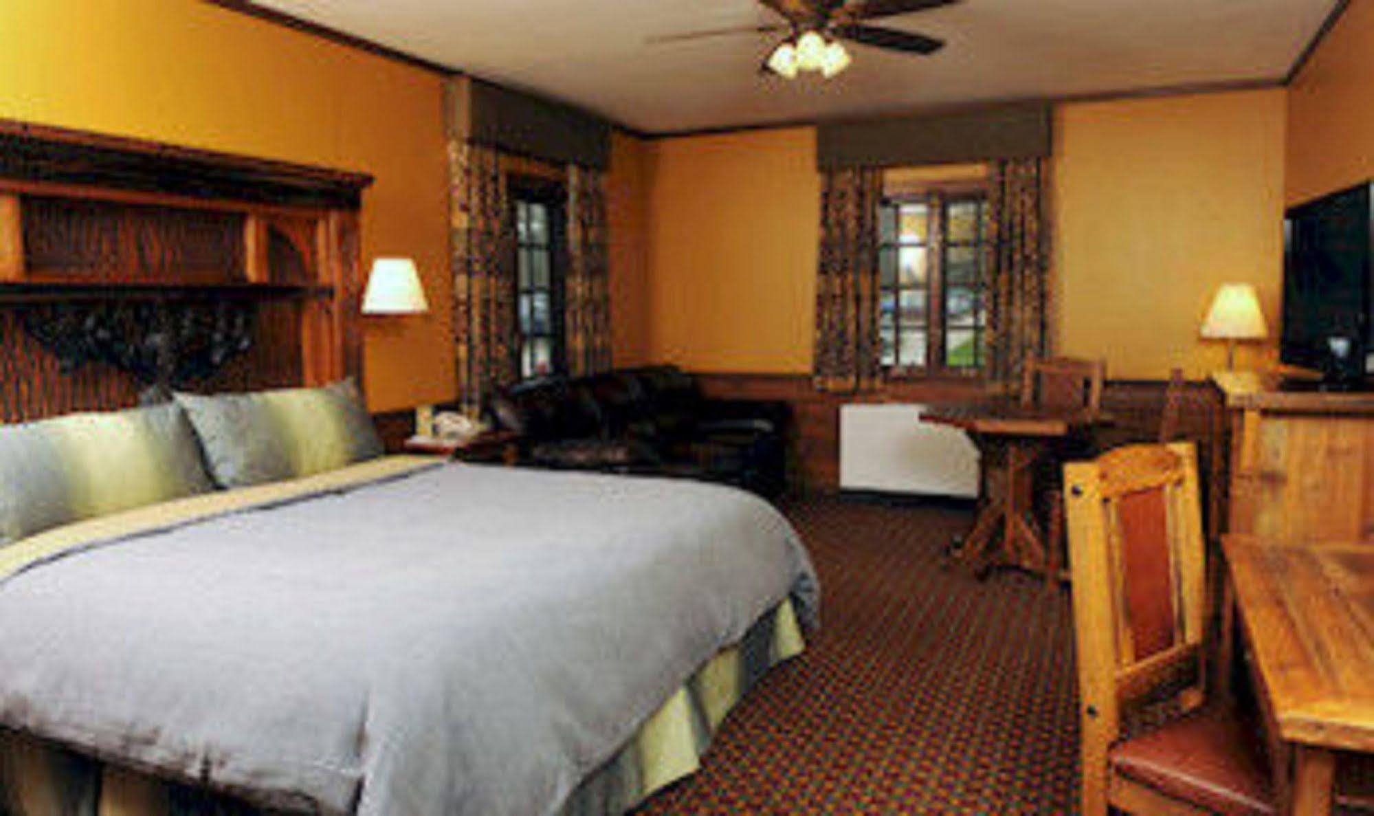 Starved Rock Lodge & Conference Center Utica Екстериор снимка