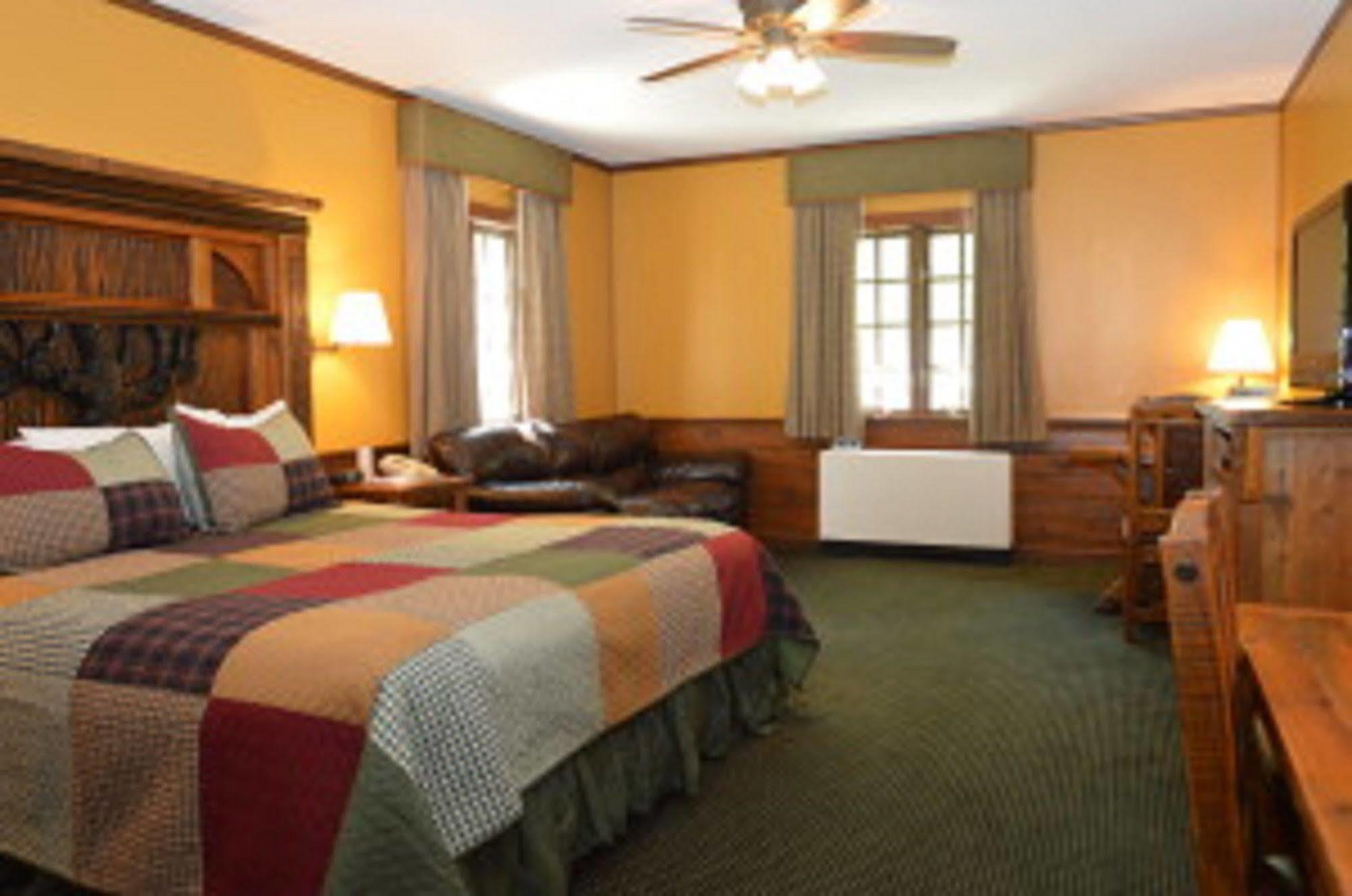 Starved Rock Lodge & Conference Center Utica Екстериор снимка