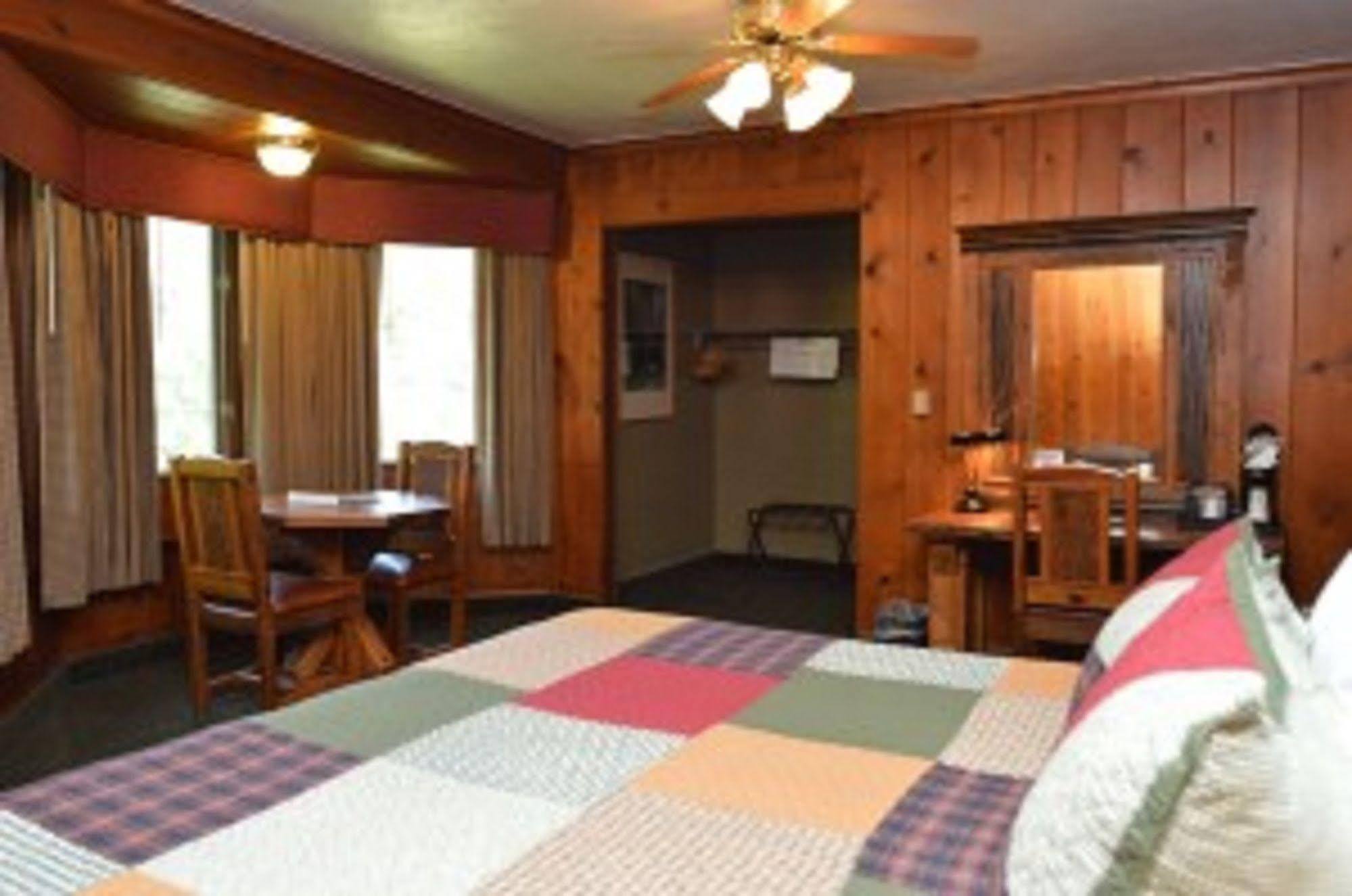 Starved Rock Lodge & Conference Center Utica Екстериор снимка